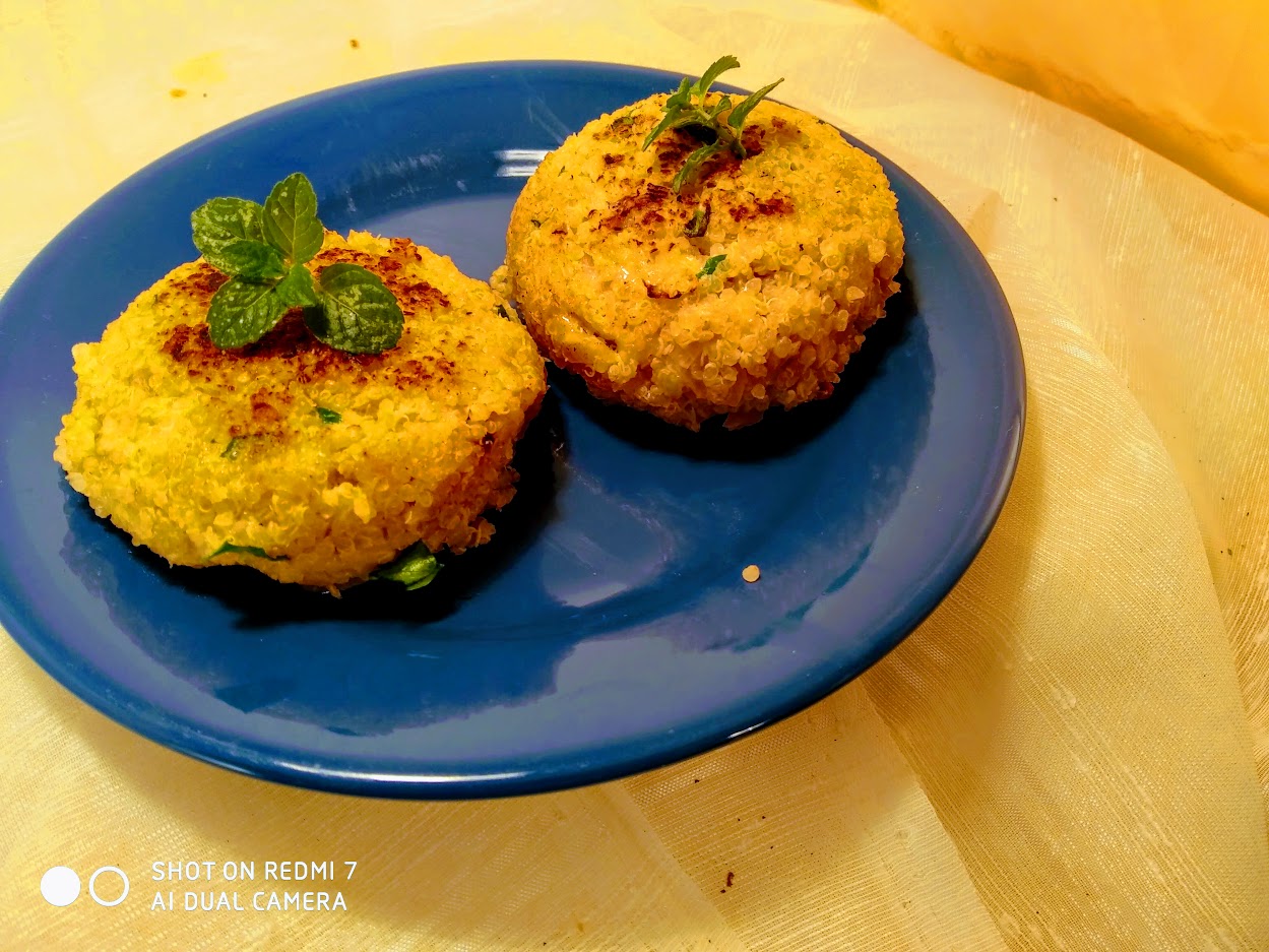 plato con dos croquetas