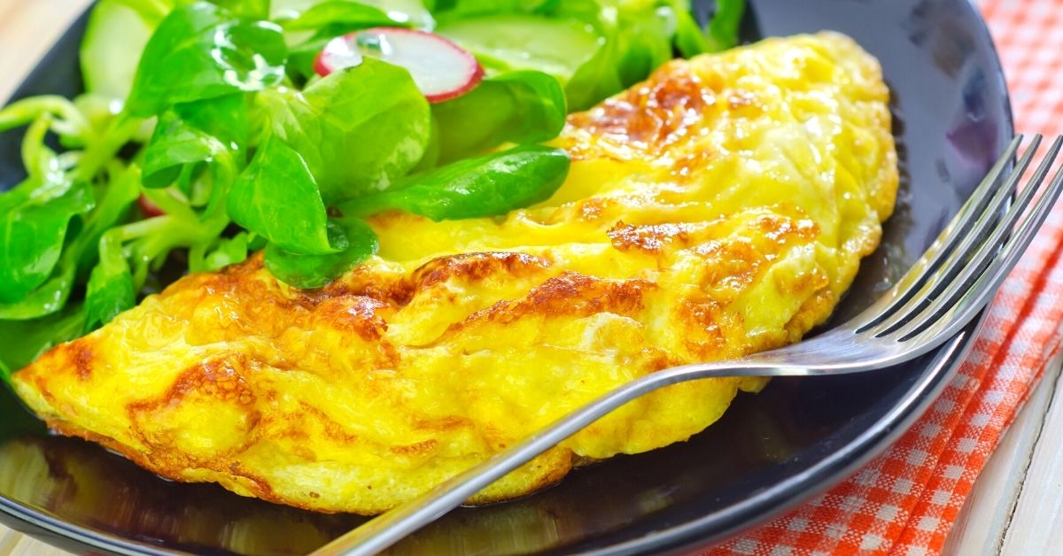 Omelette rellena de espinaca y queso