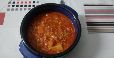 cacerola con cazuela de lentejas