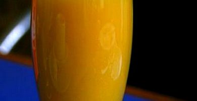una copa refrescos naranja