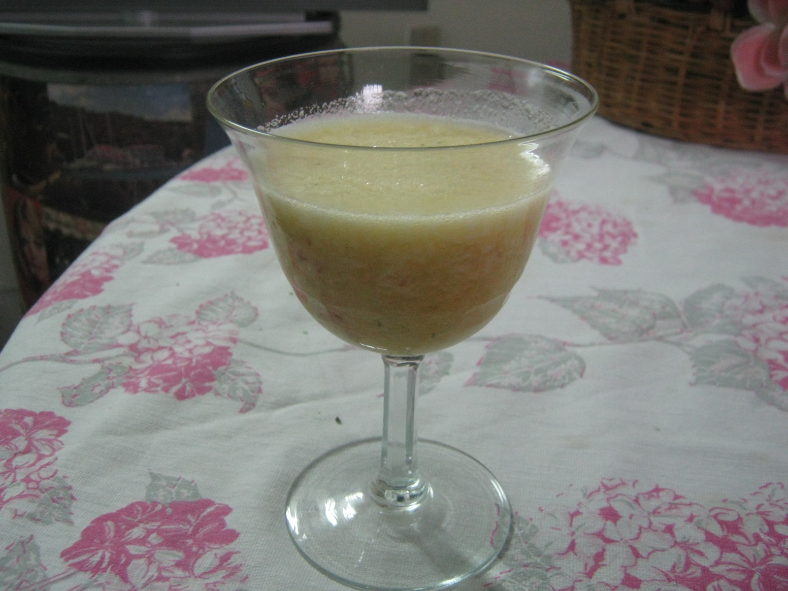 copa con licuado de manzanas