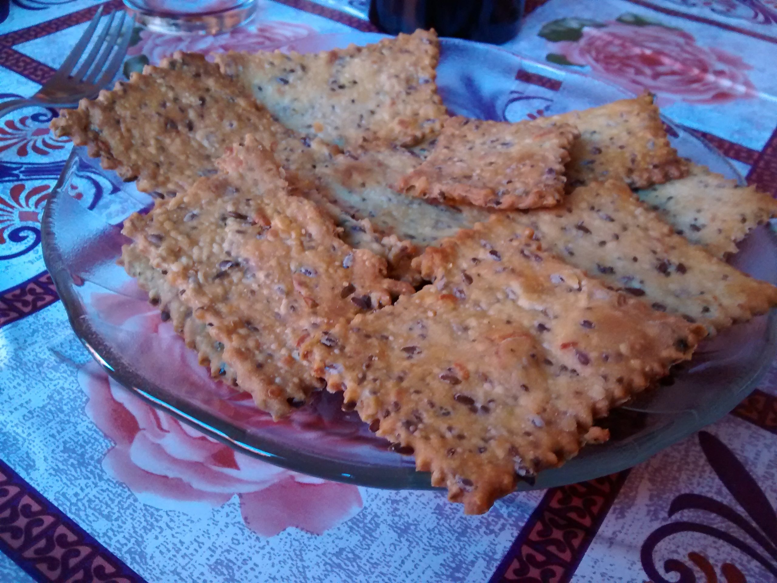 plato con galletitas