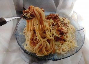 Spaghetti con salsa de brotes de soja