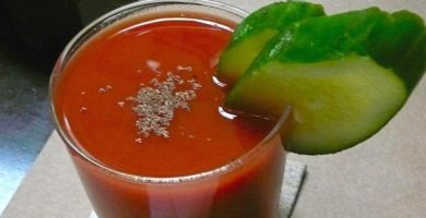 vaso jugo de tomate
