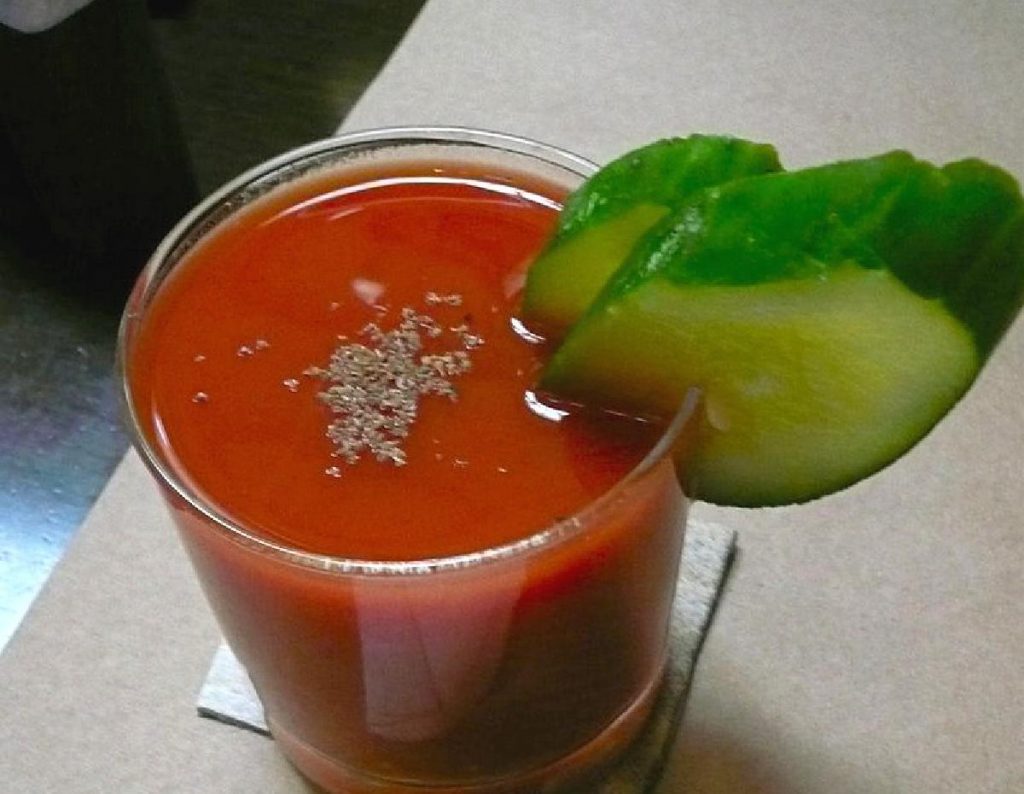 vaso jugo de tomate