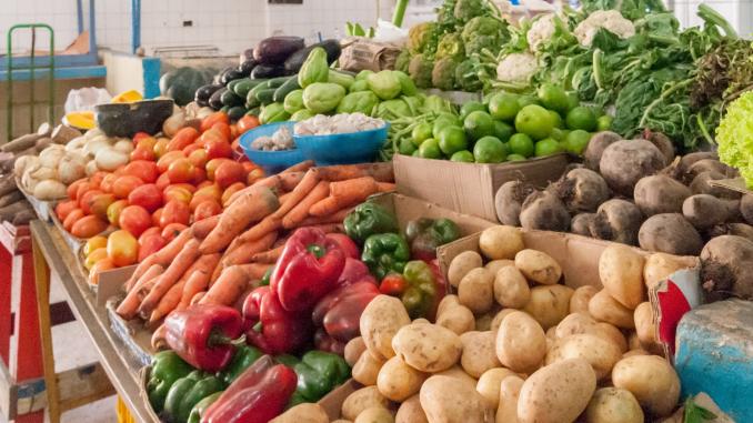 )sobre las verduras