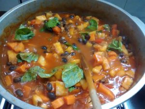 Guiso de porotos negros (frijoles)