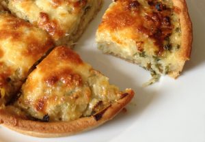 Tarta de vegetales con masa de queso