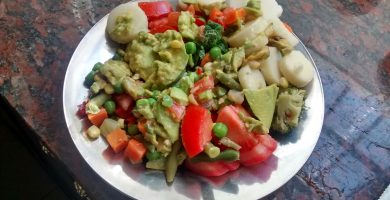 plato lechuga tomate palta