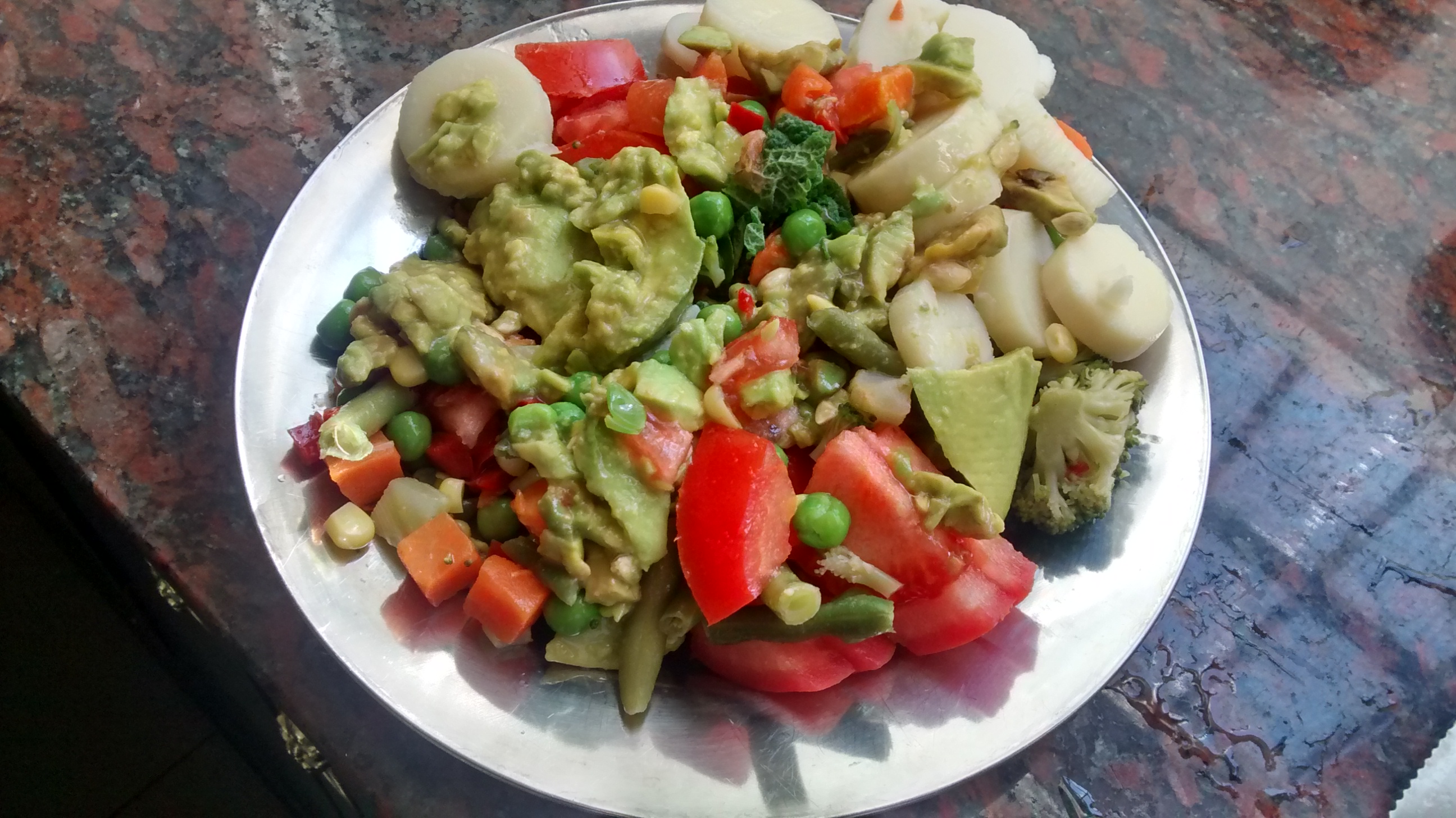 Ensalada agridulce con ananá, (piña) y choclo (maíz, elote)