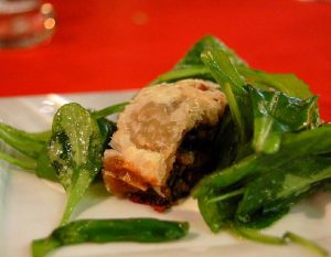Arrollado de 3 harinas, relleno de tofu