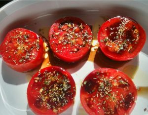 Tomates al horno con ajo y perejil