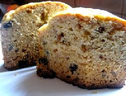 Budín de pan integral con frutas frescas