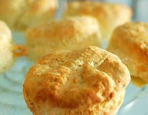 Scones de maíz (choclo, elote) y queso