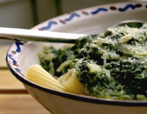 Macarrones con crema de acelga