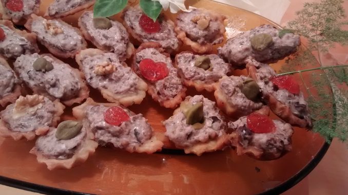 tarteletas tapenade 2 mira como se prepara el tapenade para rellenar los bocaditos y disfrútalo