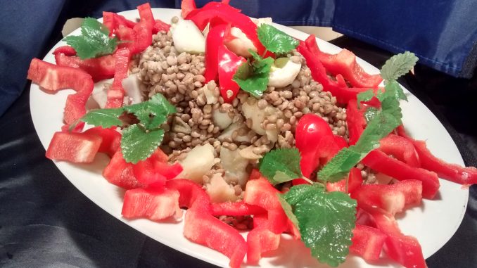ensalada de lentejas, papa, pimientos ensalada de lentejas, papa, pimientos