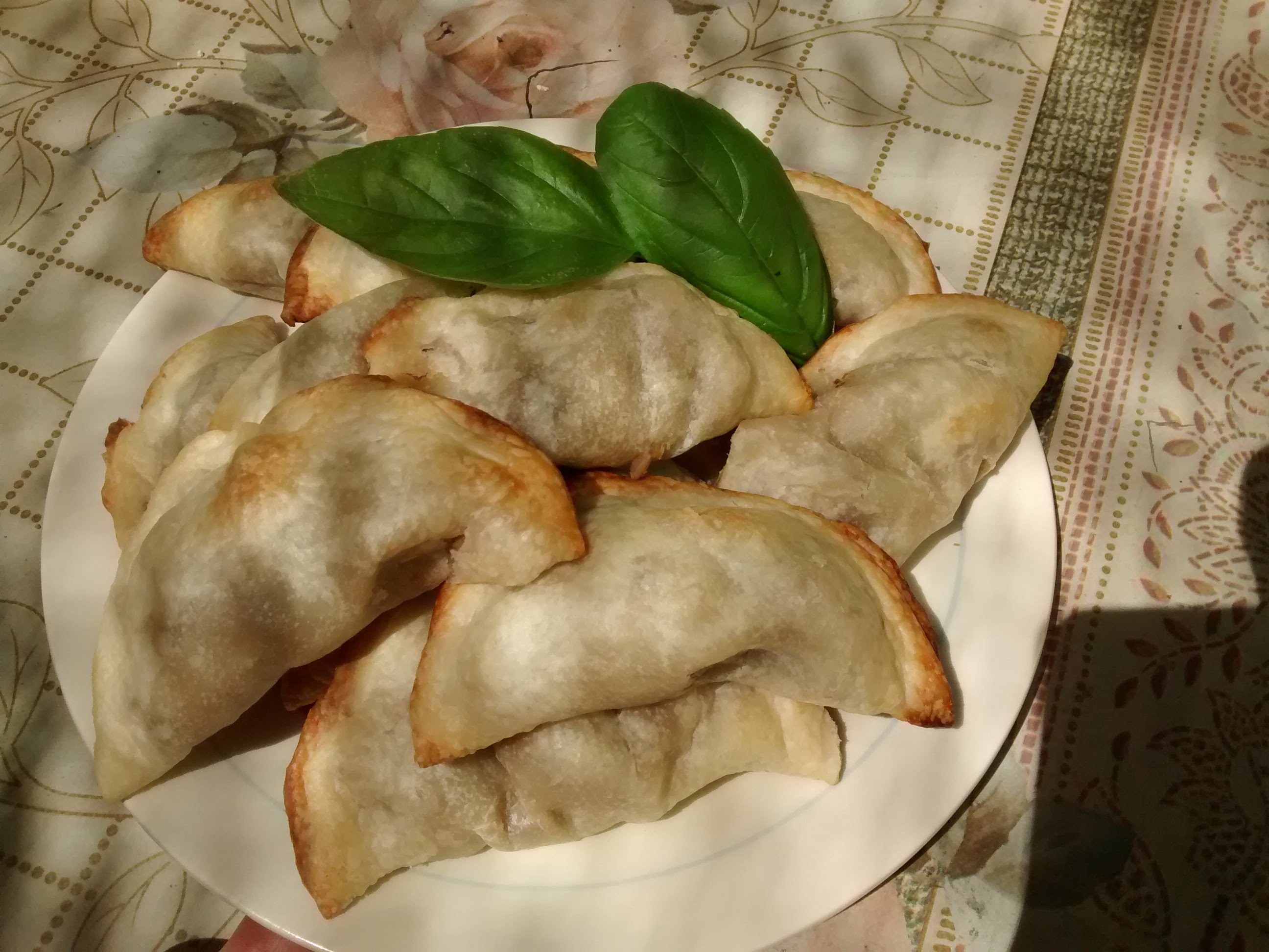 empanadas rellenas con ensalada rusa